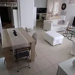 Christi & Paris Nest Διαμέρισμα *