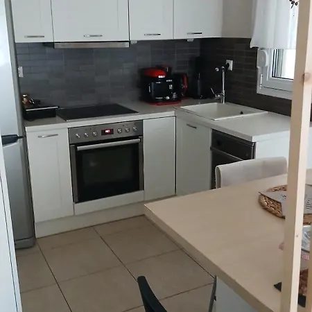 Christi & Paris Nest Lejlighed