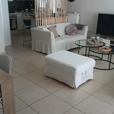 Christi & Paris Nest Lejlighed