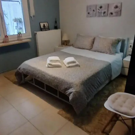 Christi & Paris Nest Volos