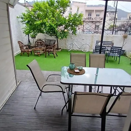 Christi & Paris Nest Lejlighed *