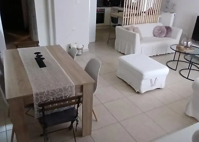 Christi & Paris Nest Lejlighed *