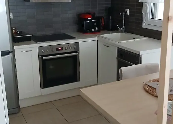 Christi & Paris Nest Lejlighed