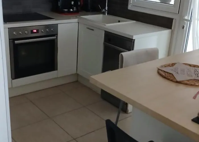 Christi & Paris Nest Lejlighed *