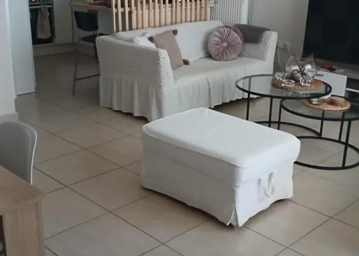 Christi & Paris Nest Lejlighed