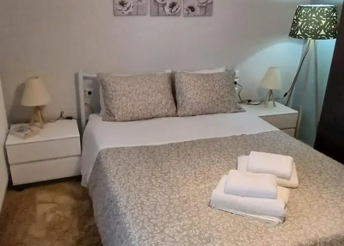 Christi & Paris Nest Lejlighed *