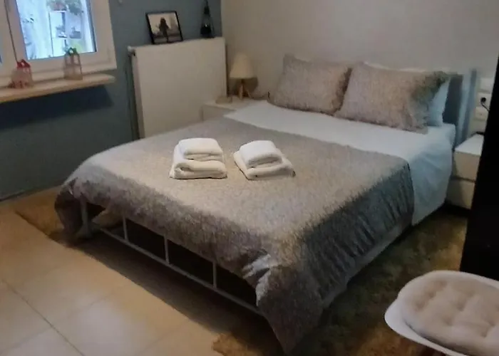 Christi & Paris Nest Volos