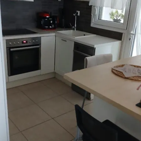 Christi & Paris Nest Apartment *