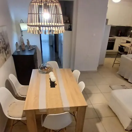 Christi & Paris Nest * Vólos