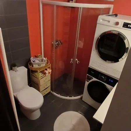 Christi & Paris Nest