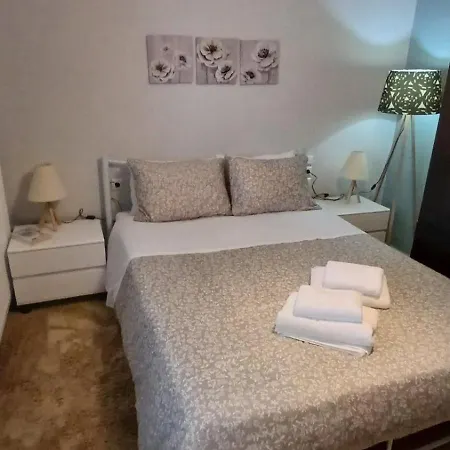 Christi & Paris Nest Apartment *