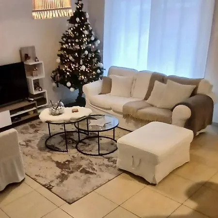 Christi & Paris Nest Apartment Volos